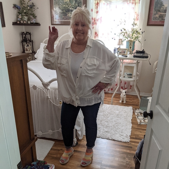 Meet your Posher, Claudene - Picture 2 of 2